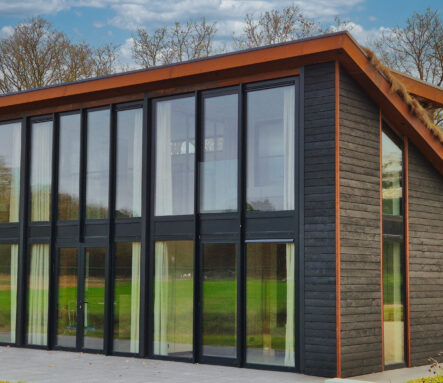 Moderne woongebouwen met Aliplast Genesis 75 aluminium ramen