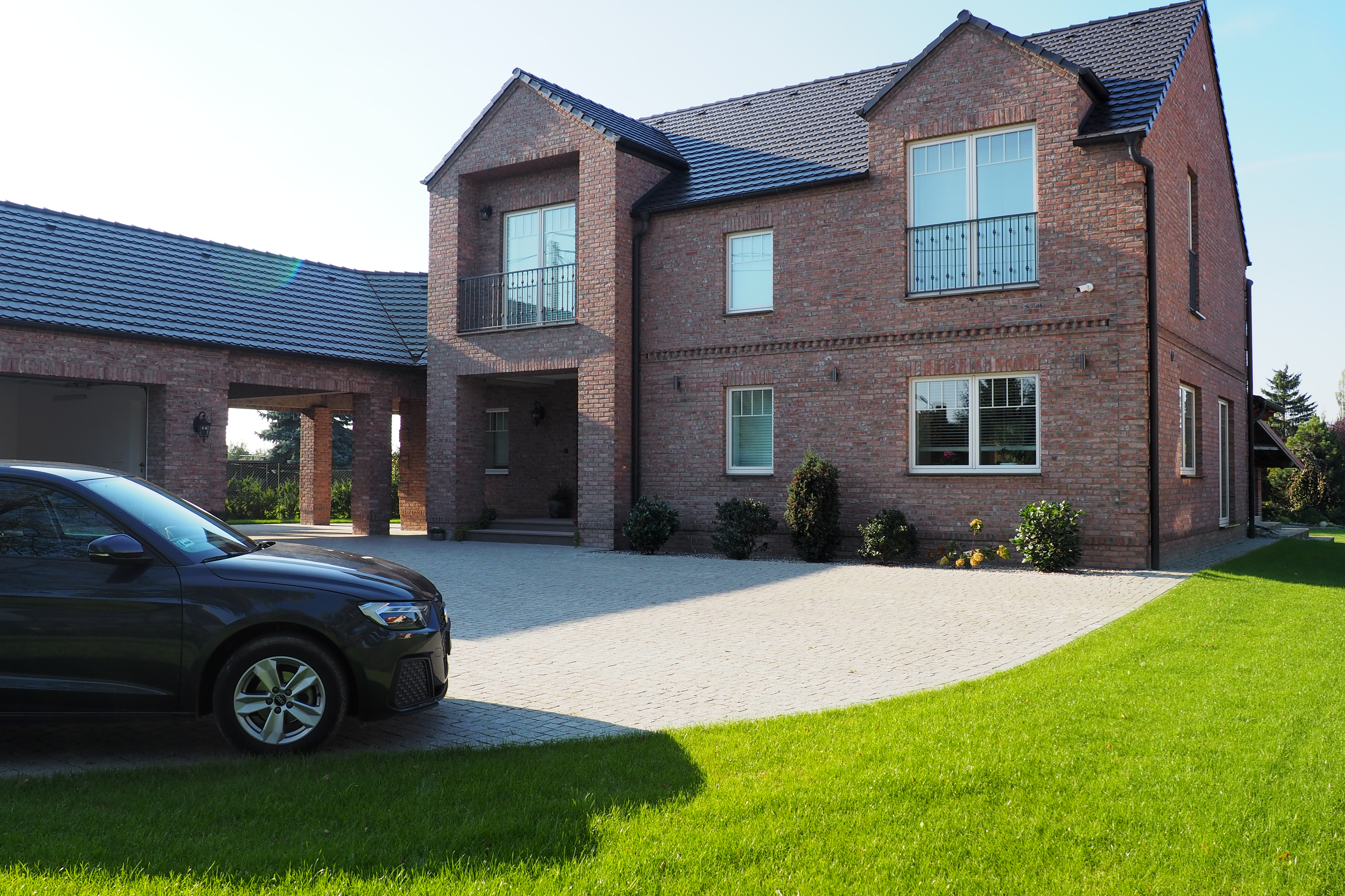 Decalu-94-Retro-moderne-villa