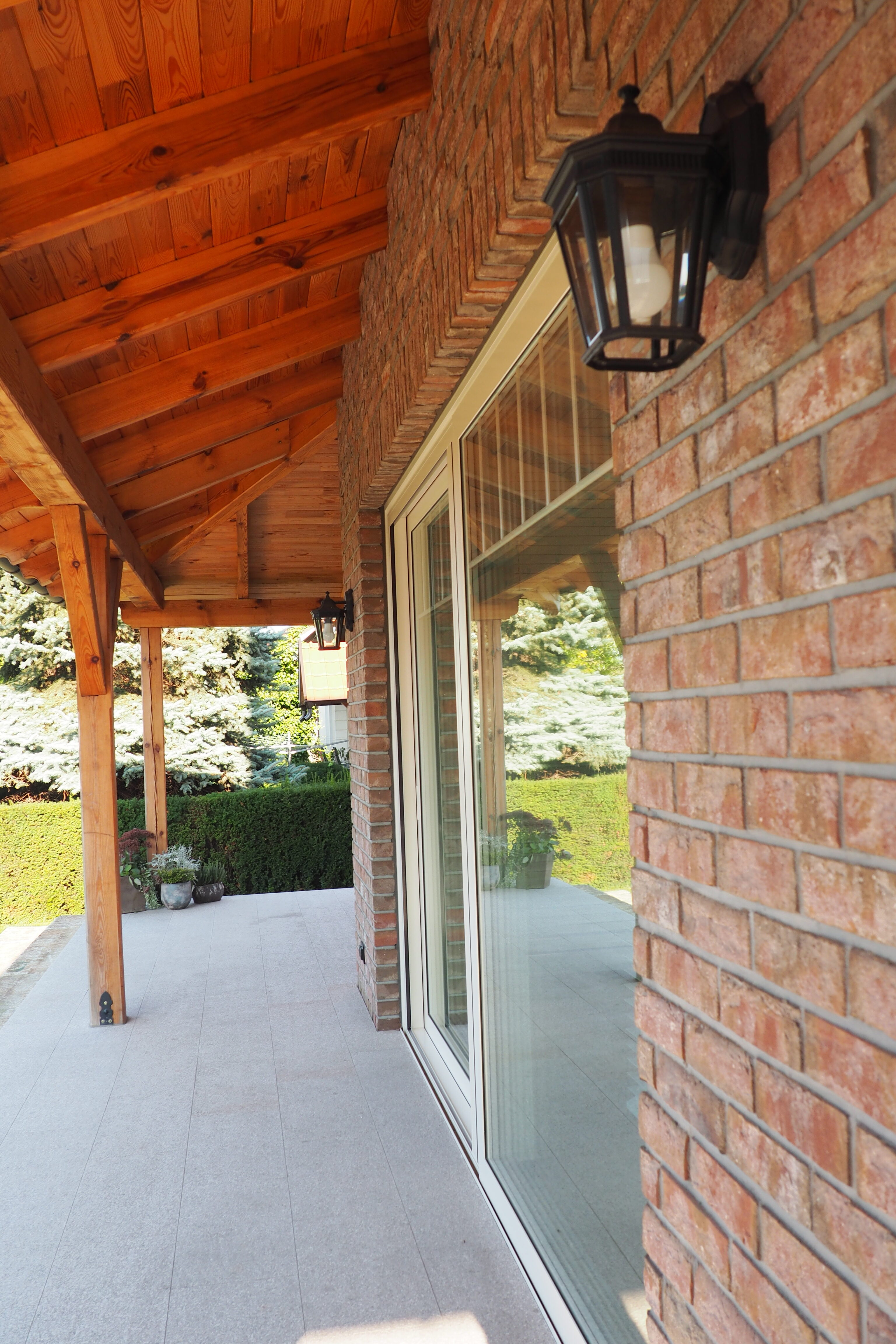 Decalu-94-Retro-moderne-villa